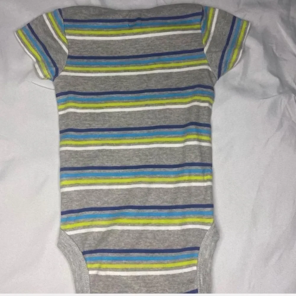 One long sleeve and one short sleeve onesie size 0-3M